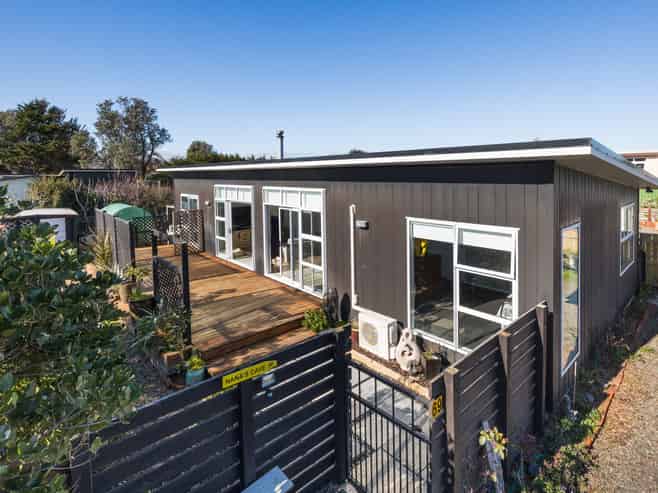 69 Nash Parade, Foxton Beach