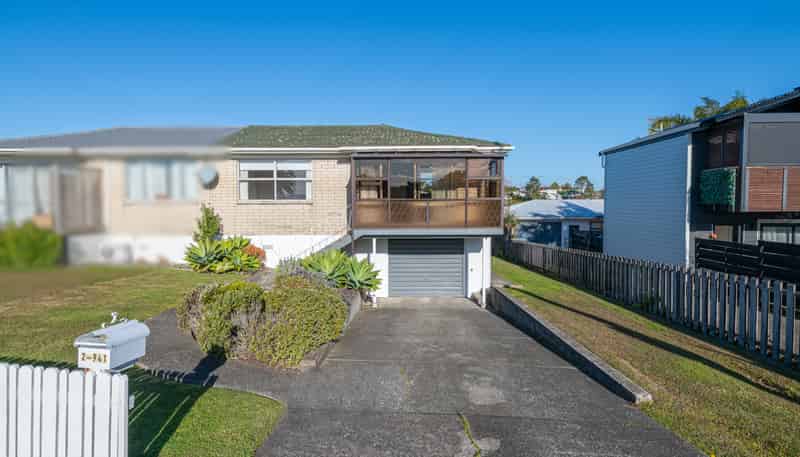 2/941 Whangaparaoa Road, Manly