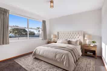 2/941 Whangaparaoa Road, Manly