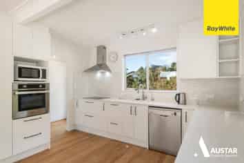 42 Derwent Crescent, Titirangi