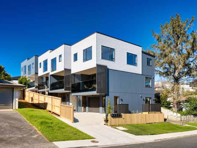 2/4 Powrie Street, Glenfield