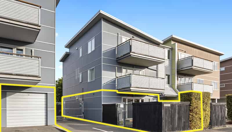 9/16 Hutcheson Street, Sydenham