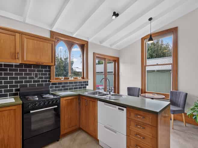 302 Lyndon Road West, Hastings