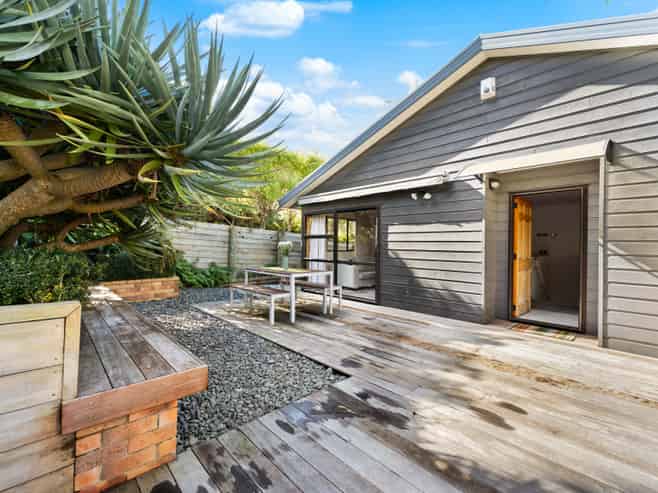 2/16 Pleasant Road, Glen Eden