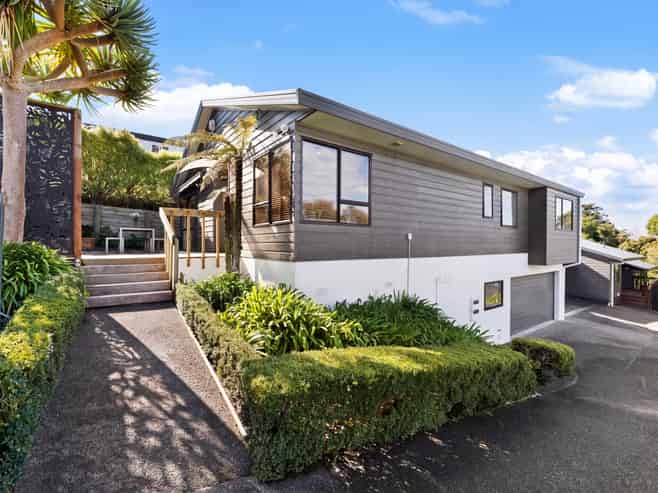 2/16 Pleasant Road, Glen Eden