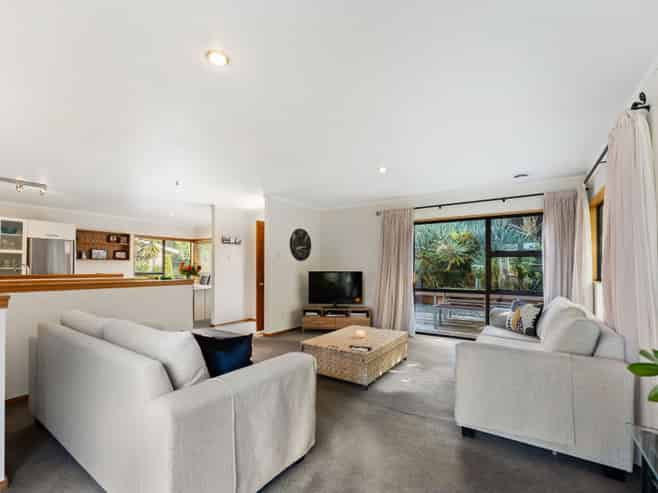 2/16 Pleasant Road, Glen Eden