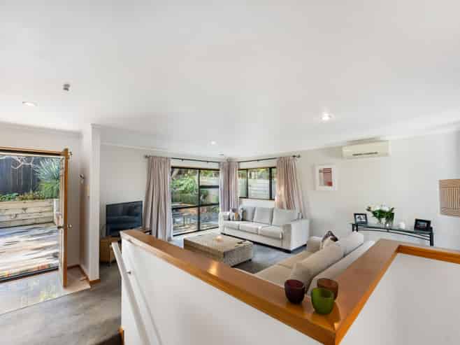2/16 Pleasant Road, Glen Eden