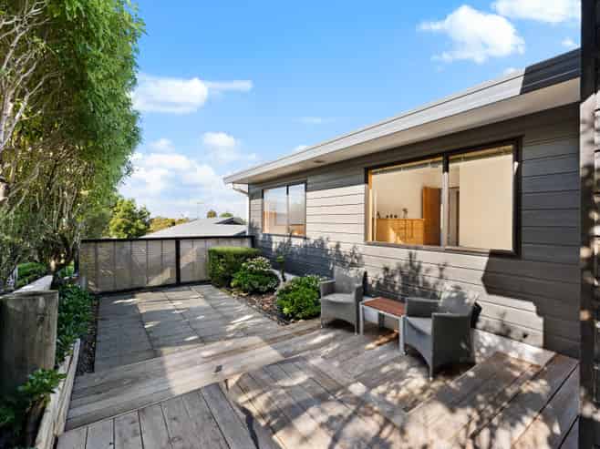 2/16 Pleasant Road, Glen Eden