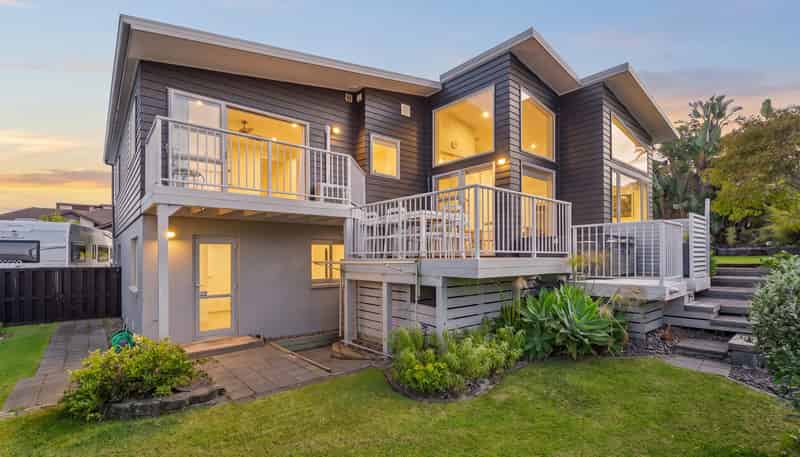 60 Chesterfield Way, Orewa