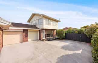 2/23 Butley Drive, Farm Cove