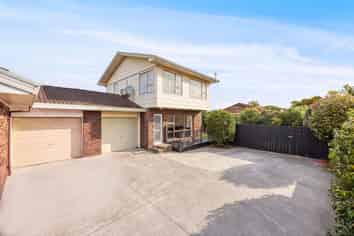 2/23 Butley Drive, Farm Cove