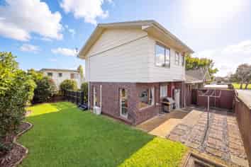 2/23 Butley Drive, Farm Cove