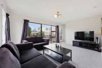 2/23 Butley Drive, Farm Cove