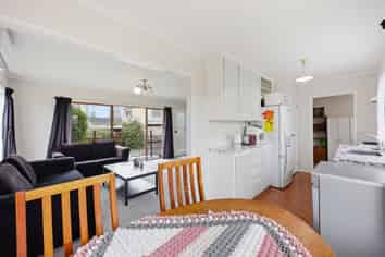 2/23 Butley Drive, Farm Cove