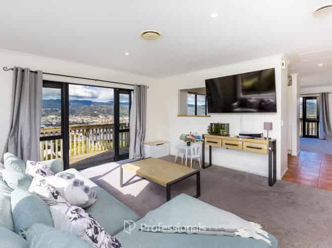 28 Kirton Drive, Riverstone Terraces