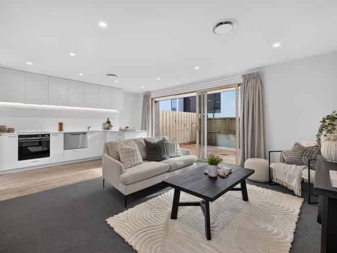 2/565 Madras Street, Saint Albans