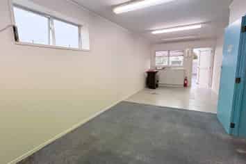 195M² RETAIL/OFFICE SPACE FOR LEASE
