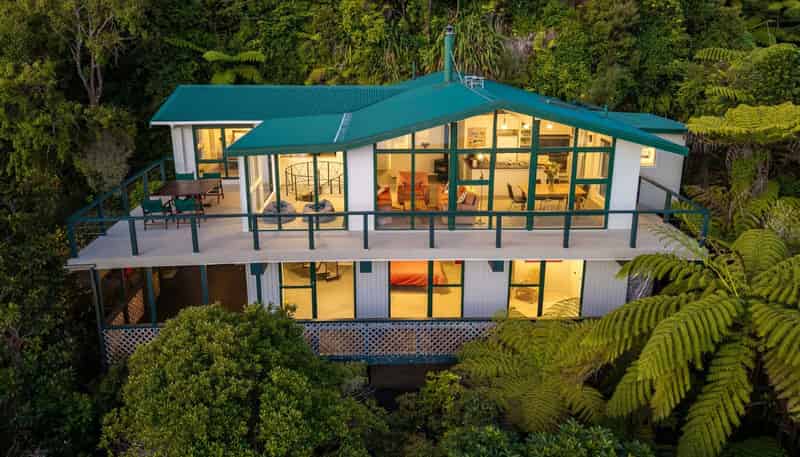 42 Ferry Rd, Days Bay