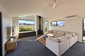 8 Tahi Street, Albert Town