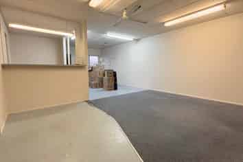 130M³ RETAIL/OFFICE FOR LEASE
