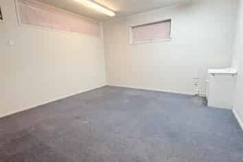 130M³ RETAIL/OFFICE FOR LEASE
