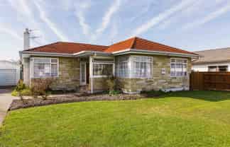 812 Lyell Street, Akina