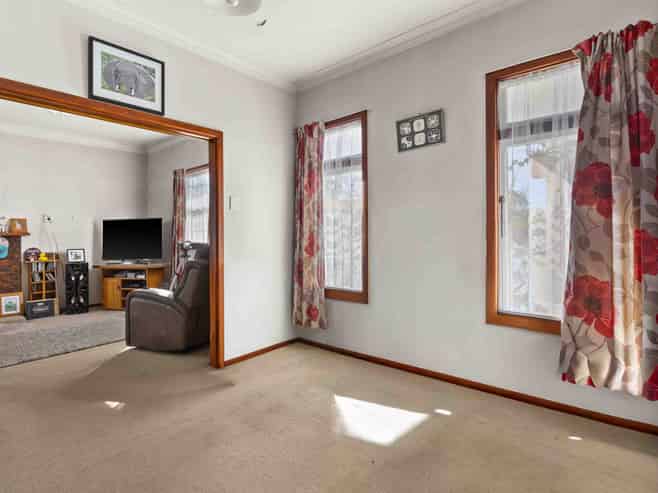 812 Lyell Street, Akina