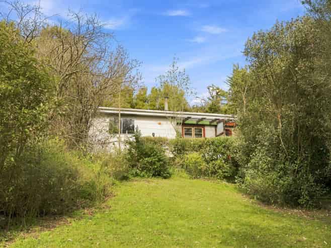 1600 Cust Road, Cust