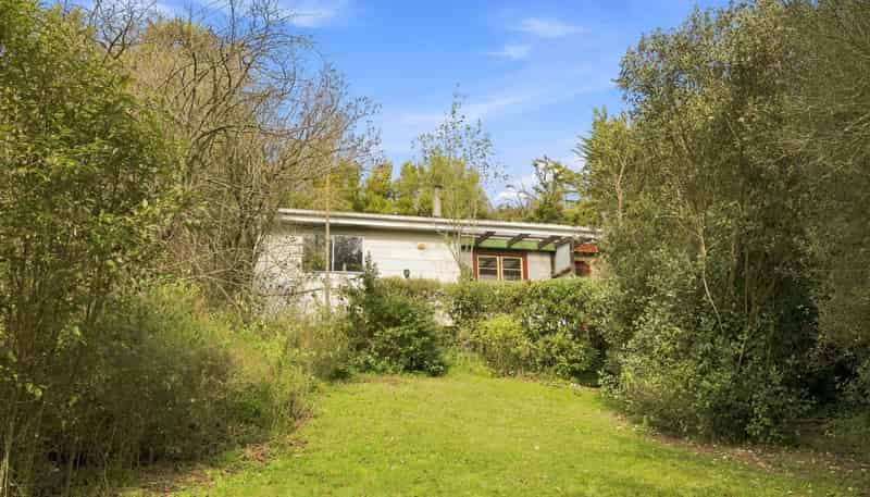 1600 Cust Road, Cust