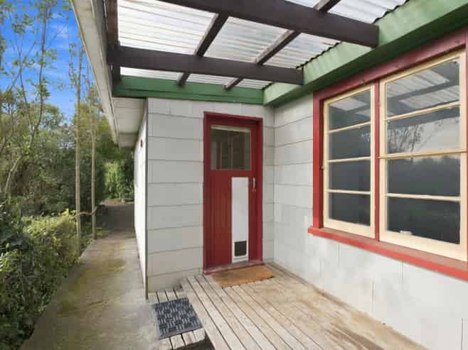 1600 Cust Road, Cust