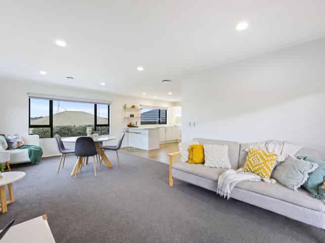 1/14 Kells Place, Botany Downs