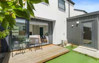 2/58 Division Street, Riccarton