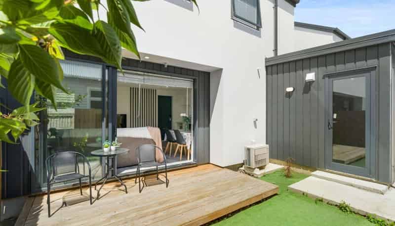 2/58 Division Street, Riccarton