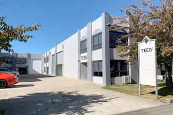 Rear Warehouse/Office in Great Location