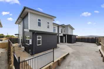 2/120 Horsham Downs Road, Rototuna