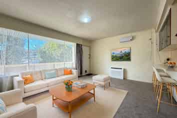 2/153 Main Road, Tawa