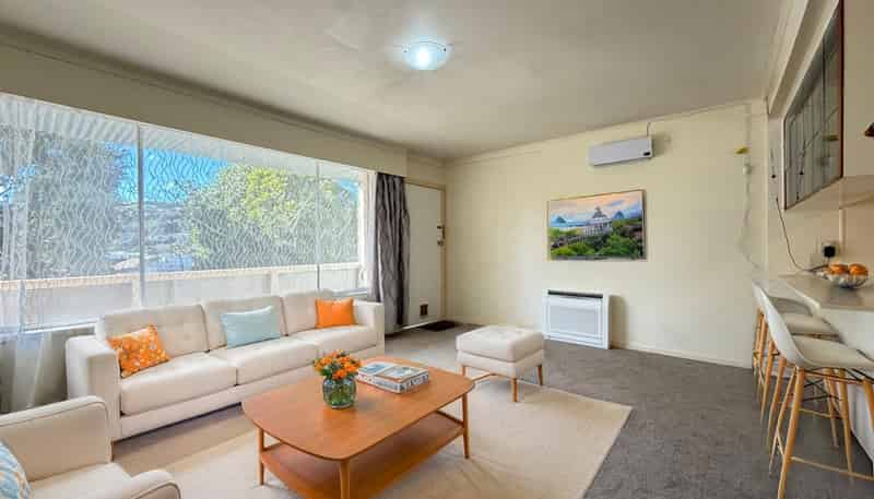 2/153 Main Road, Tawa