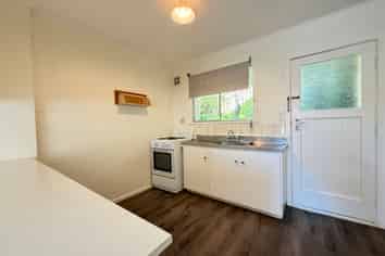 2/153 Main Road, Tawa