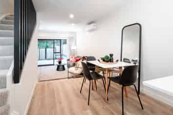 2/61 Madras Street, Khandallah