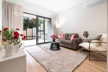 2/61 Madras Street, Khandallah