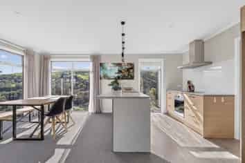 22 Hill Tops Way, Stoke
