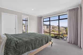 22 Hill Tops Way, Stoke