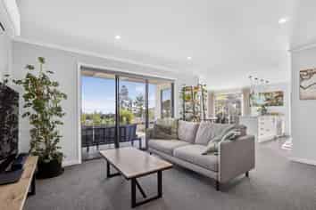 22 Hill Tops Way, Stoke
