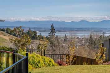22 Hill Tops Way, Stoke