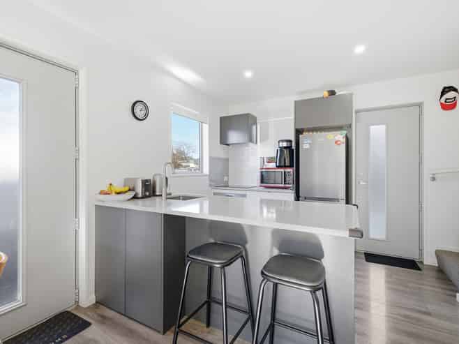 1/51 Hills Road, Edgeware