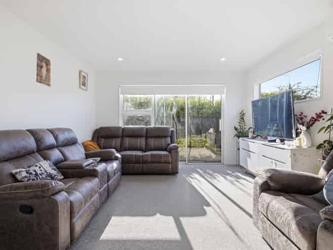 1/51 Hills Road, Edgeware