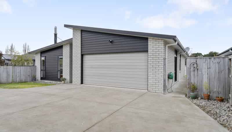 42 Feist Street, Carterton