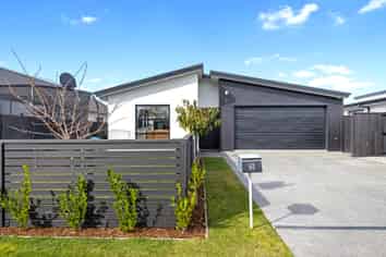 60 Quinn Crescent, Woodend