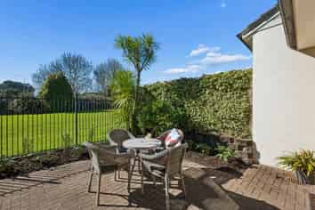 8/9 Fields Parade, Oteha
