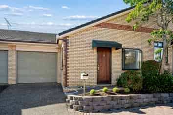 8/9 Fields Parade, Oteha